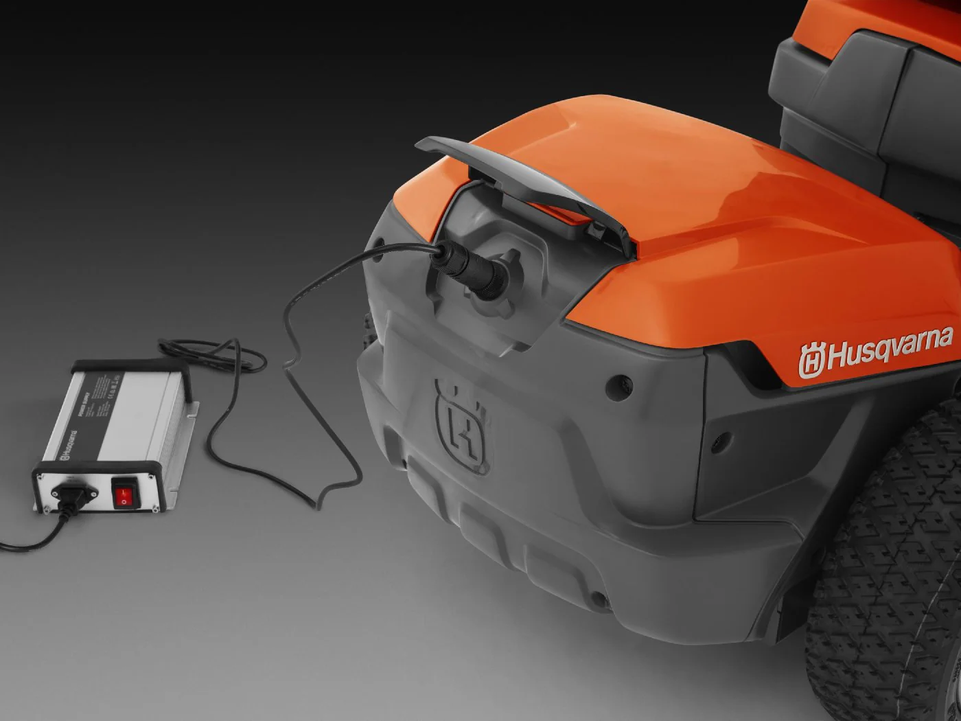 Husqvarna Akku-Frontmäher R 112iC inkl. Mähdeck Combi 85, Akku und Ladegerät - Image 3