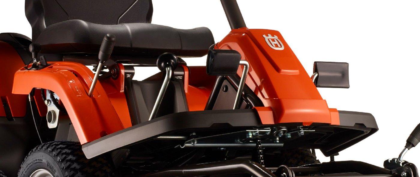 Husqvarna Frontmäher R 112C mit Mähdeck Combi 85 - Winterpaket mit Schneeschild, Gummileiste und Schneeketten - Image 6