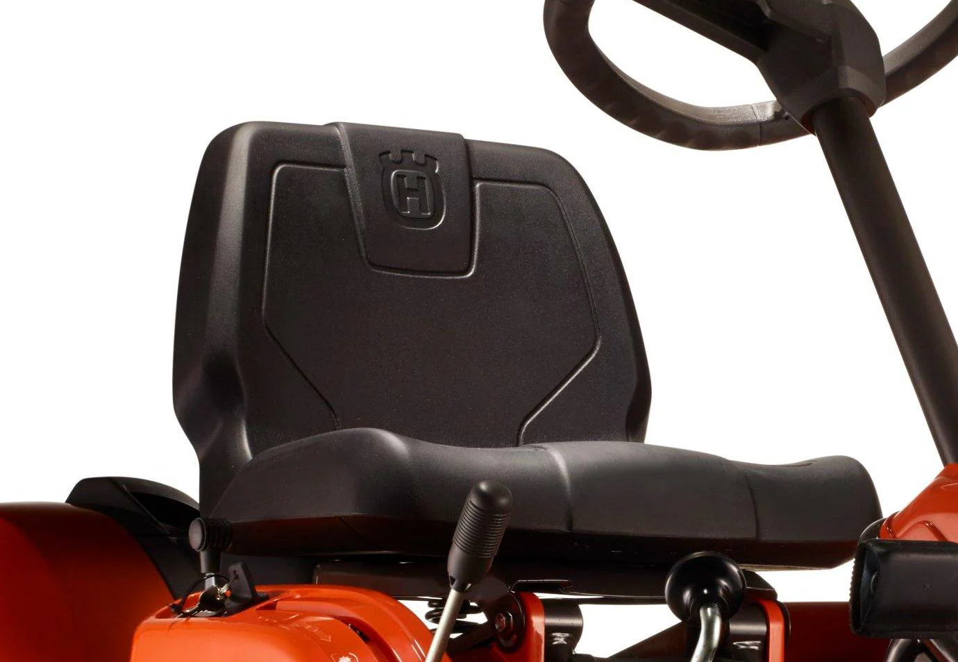 Husqvarna Frontmäher R 112C mit Mähdeck Combi 85 - Winterpaket mit Schneeschild, Gummileiste und Schneeketten - Image 7