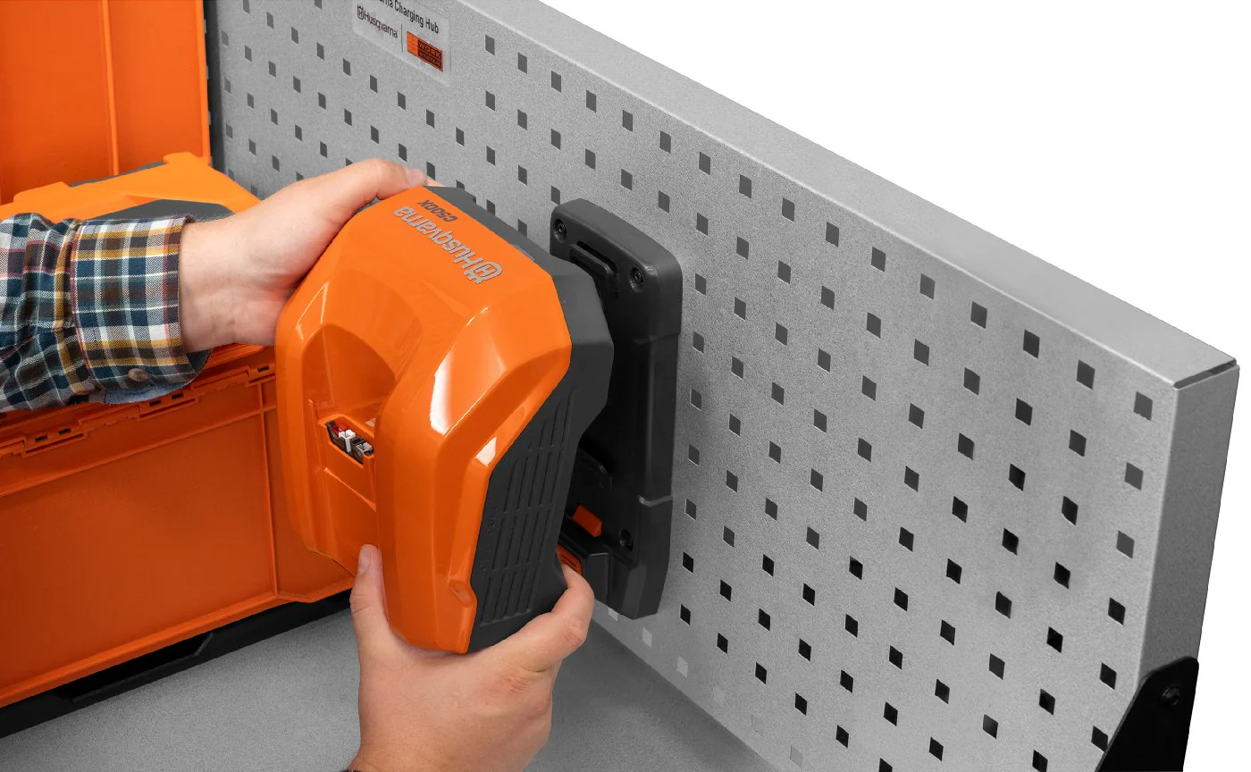 Husqvarna Wandmontage für 40-C Ladegeräte 546 48 76-01 - Image 2