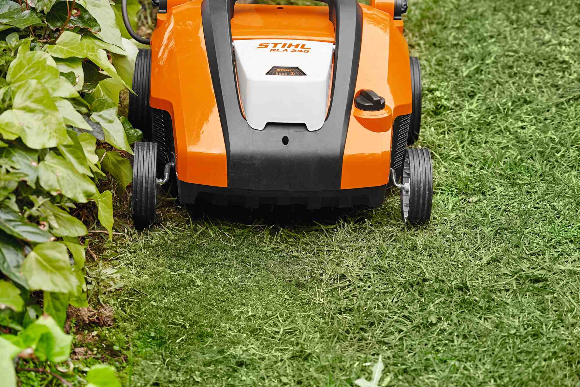 STIHL Akku-Vertikutierer RLA 240 ohne Akku und Ladegerät - Image 6