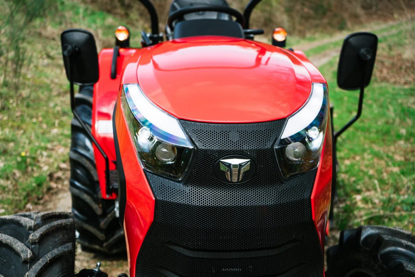 Tym Allrad-Kompakttraktor F50Hn Grundmaschine ohne Bereifung - Image 2
