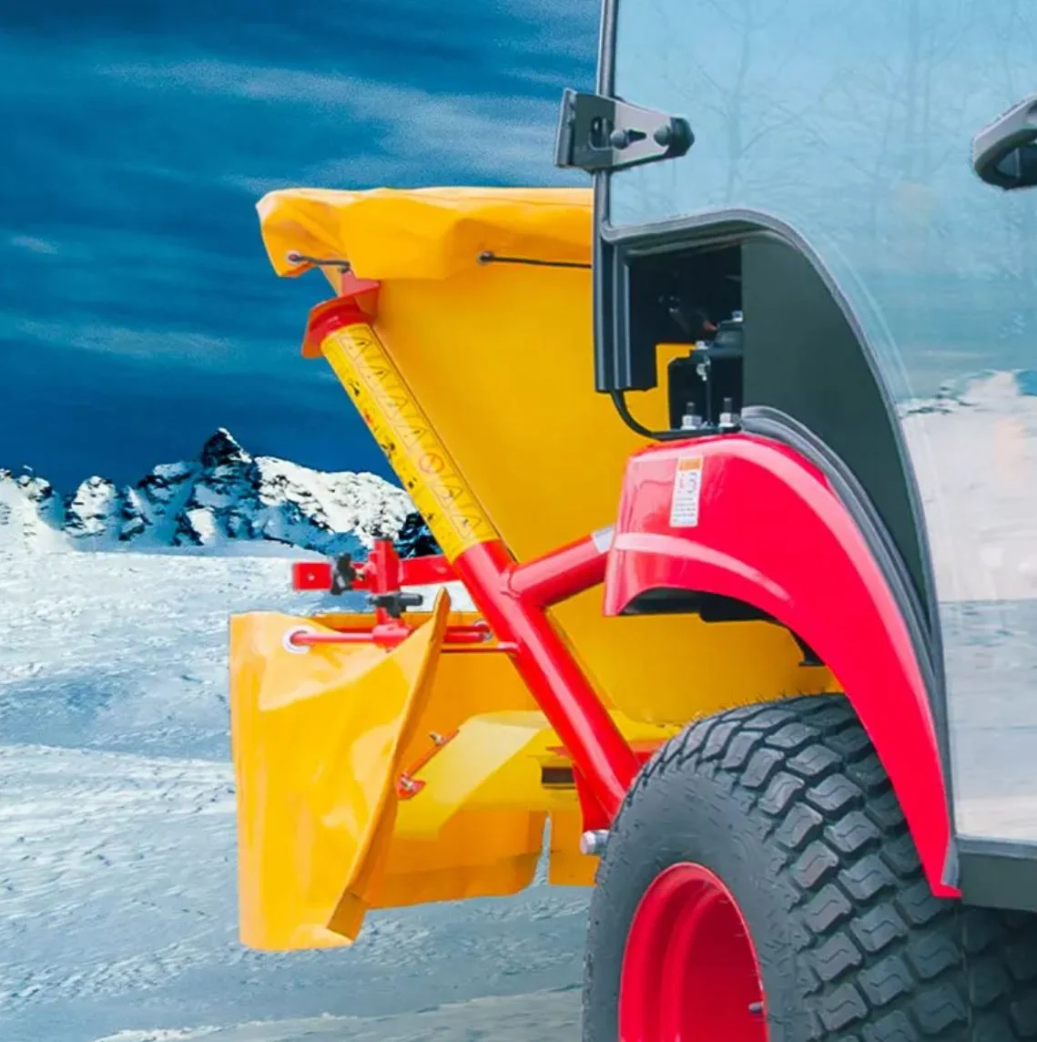 Tym Allrad-Kompakttraktor T255 HST mit Winterpaket Kabine, Schneeschild und Streuer - Image 4